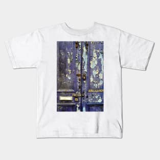 A weather-beaten door in Campbeltown, Kintyre, Scotland Kids T-Shirt